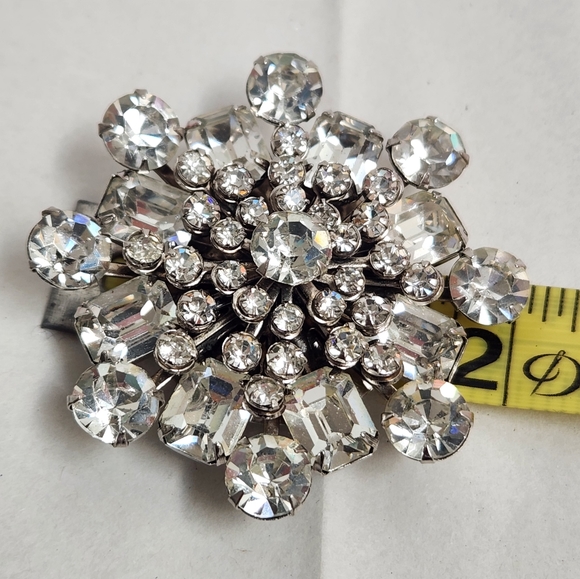 Vintage rhinestone Starburst pin 2" lots of SPARKLE ✨️ 💖 - Picture 4 of 6
